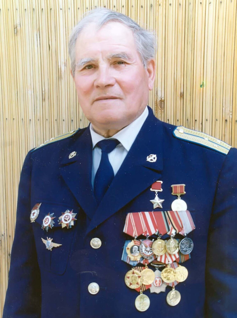 Михаил Девятаев 397f48f76f533d63fbe0472a7cac23eb_cropped_1332x1786.jpg