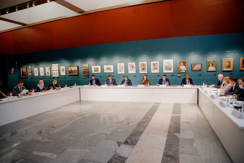 Выступает Амельченкова _ общий вид зала.jpg