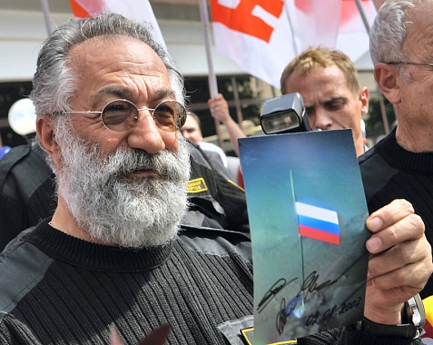 Артур Чилингаров, Герой Советского Союза и России, ученый-океанолог - участник экспедиции «Арктика-2007», совершившей глубоководное погружение в районе Северного Ледовитого океана. Экспедиция установила флаг России на континентальном шельфе Арктики. Фото ИТАР-ТАСС/Михаил Фомичев