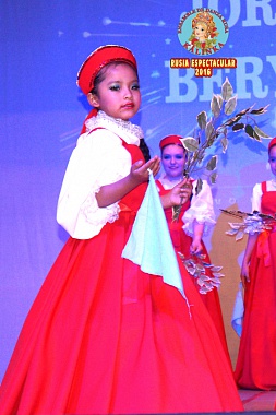 Выступление школы русских танцев «Калинка» (Ла-Пас) Алены Долюк, 2016 год.
